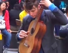 なんだこの人は 凄い 海外路上クラシックギター演奏動画 Youtube面白い動画 最新トレンドニュース