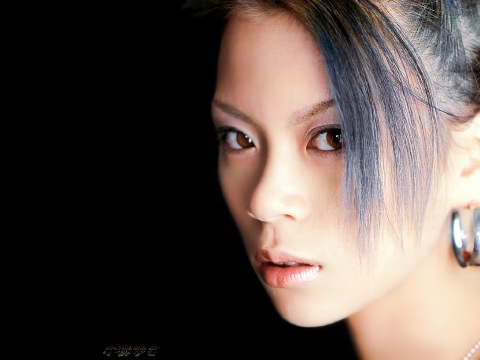 グラビアでセミヌードを披露した小柳ゆきが消えた理由